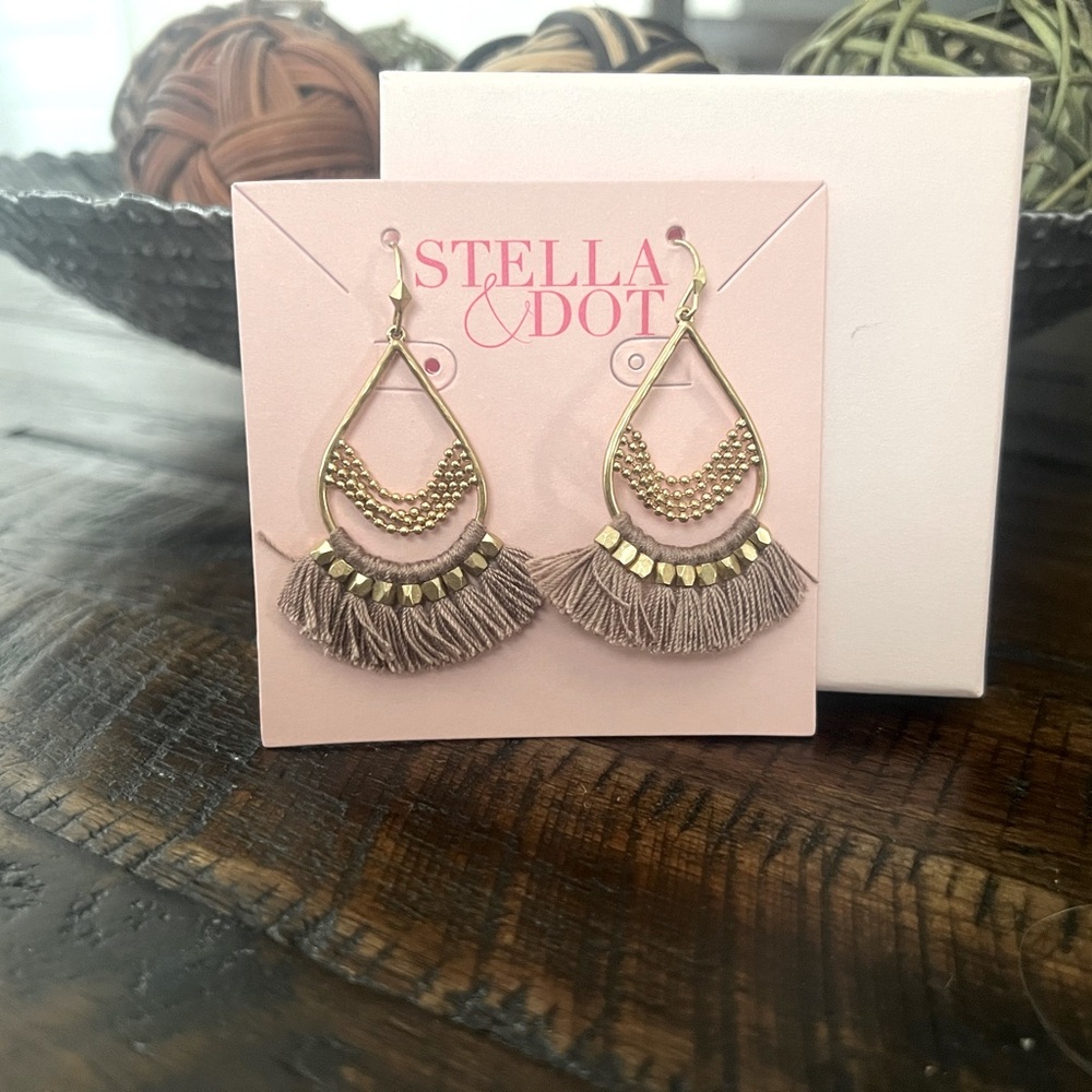 Stella & Dot Roman Chandelier Earrings - Mauve